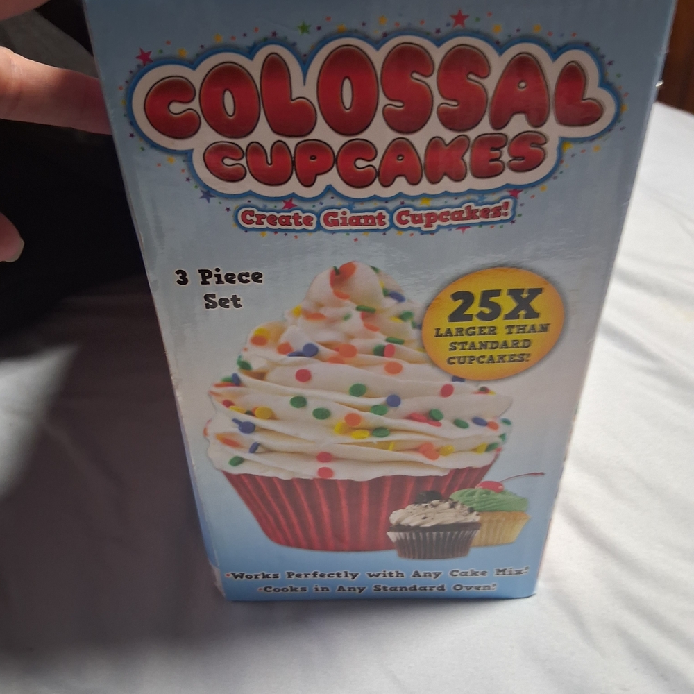Colossal Cupcakes 3-Piece Baking Set - Multicolor